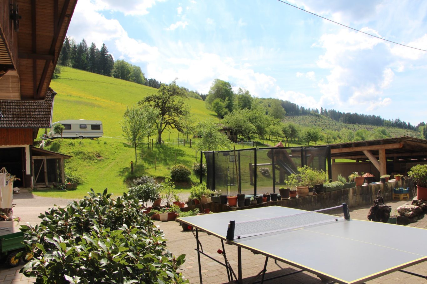 Tischtennisspielen im Schwarzwald auf dem Hinterbauer Hof.