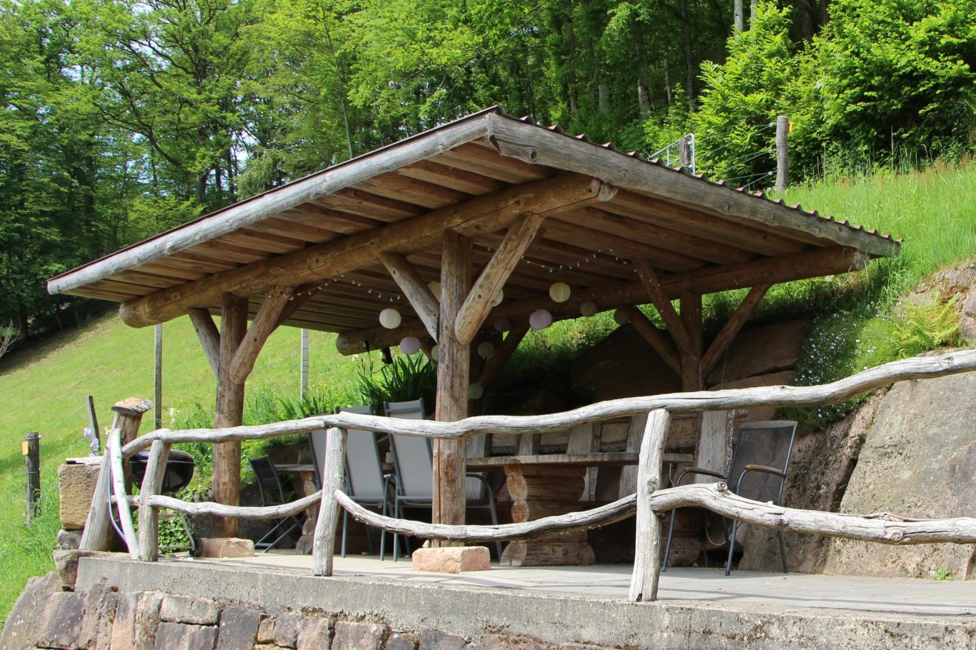Grillstelle auf dem Hinterbauer Hof im Schwarzwald. Genießen sie Grillabende mit Freunden und Familie.
